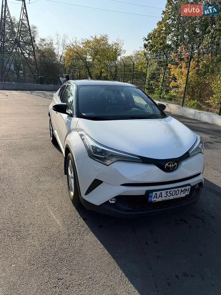 Toyota C-Hr 2018 photo 3