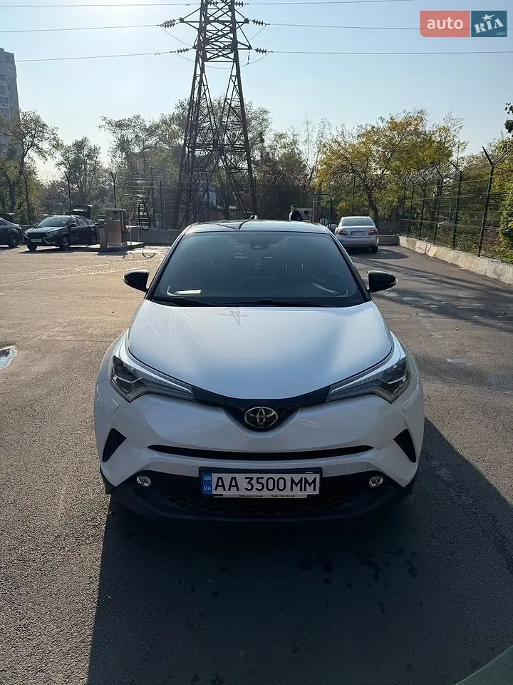 Toyota C-Hr 2018 photo 2