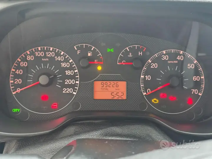 Fiat Grande Punto 2006 photo 3