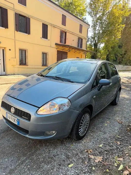 Fiat Grande Punto 2006 photo 2