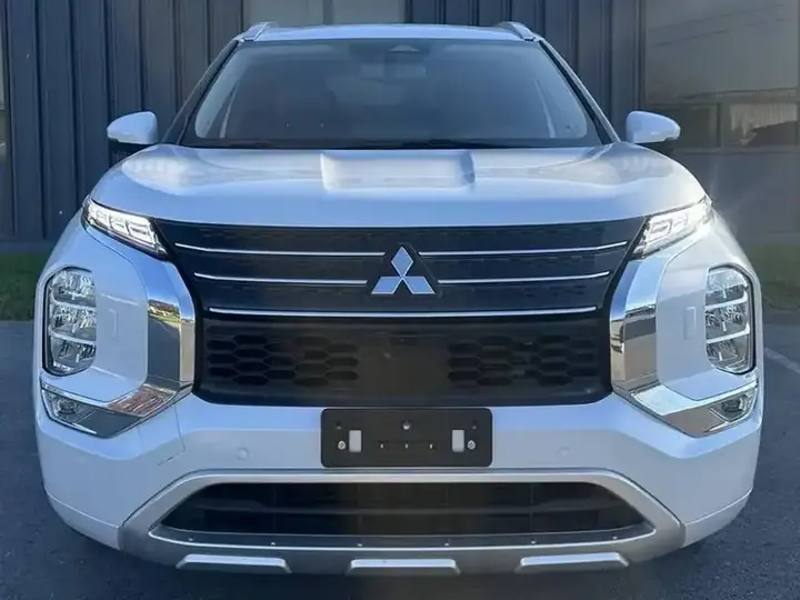 Mitsubishi Outlander 2025 photo 2