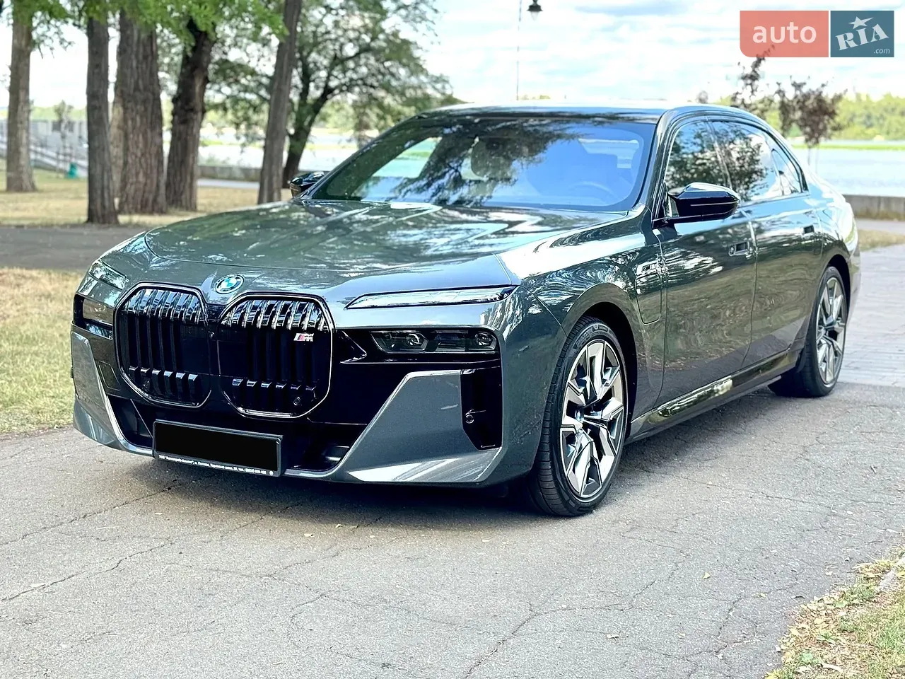 BMW 7 Series 2025 photo 2