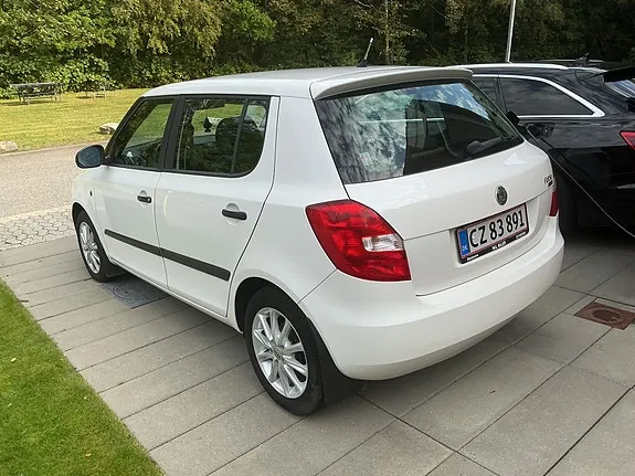 Skoda Fabia 2010 photo 3
