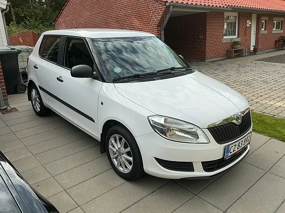 Skoda Fabia 2010 photo 2