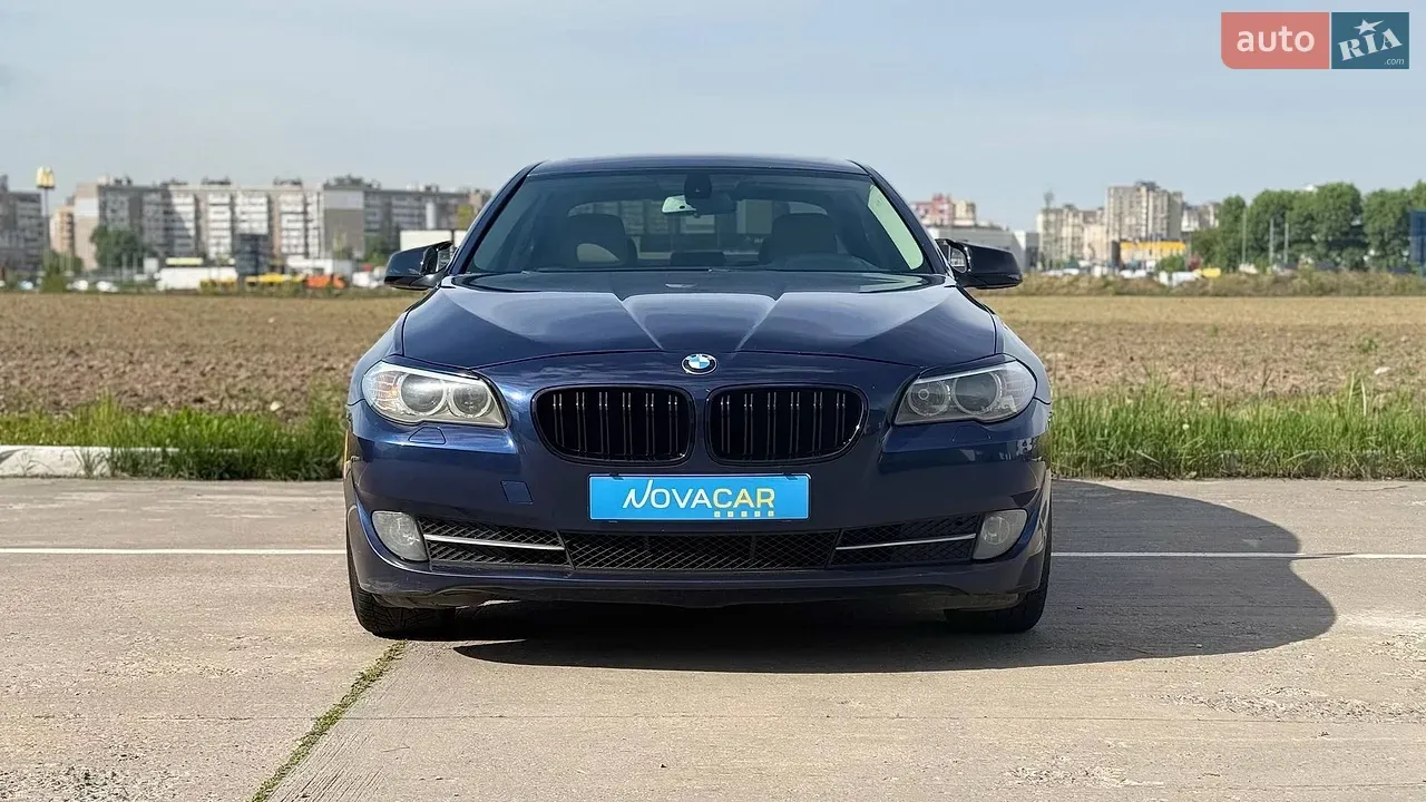 BMW 5 Series 2011 photo 2