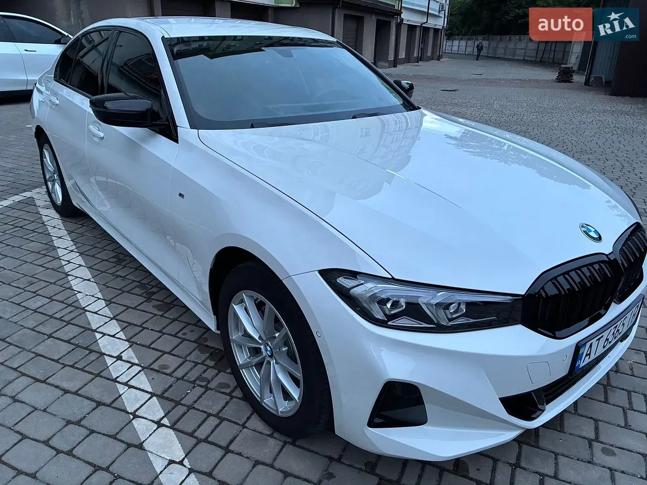 BMW 3 Series 2024 photo 2