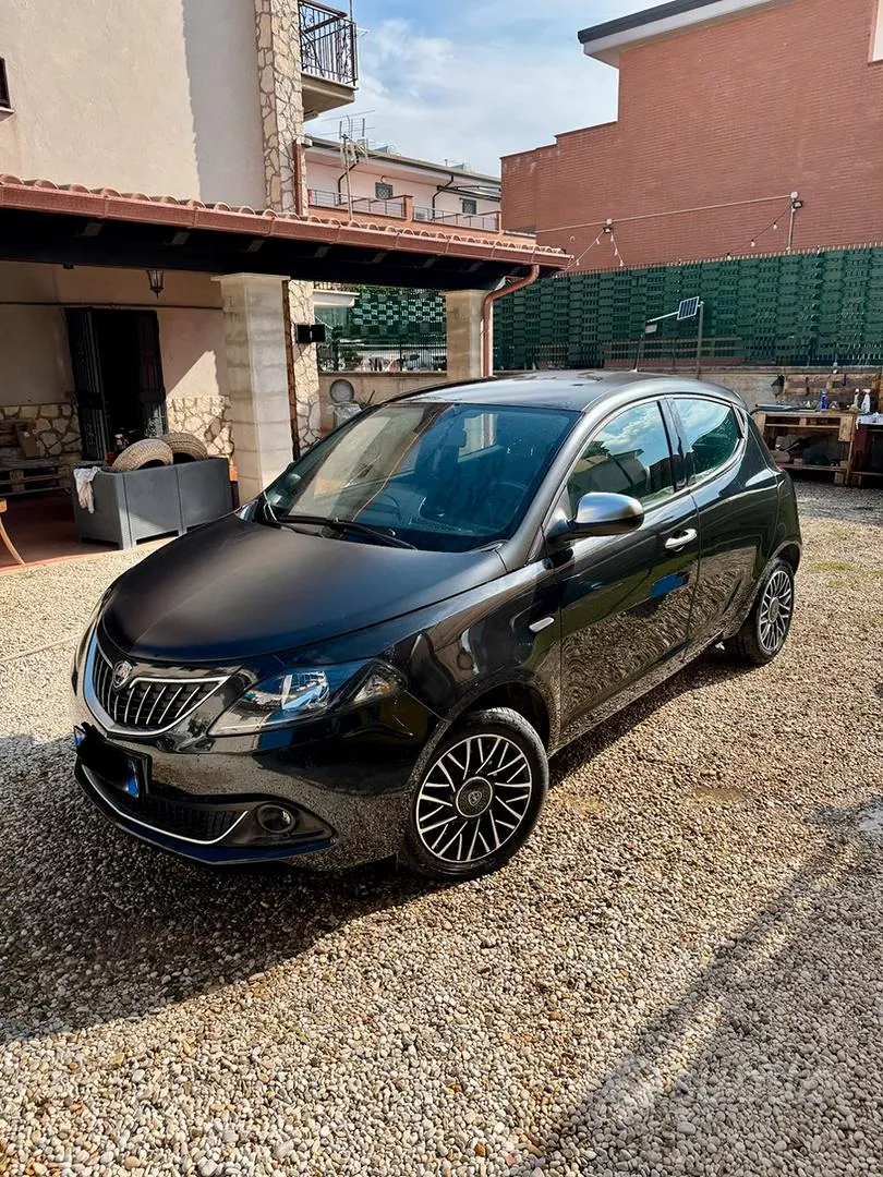 Lancia Ypsilon 2022 photo 2