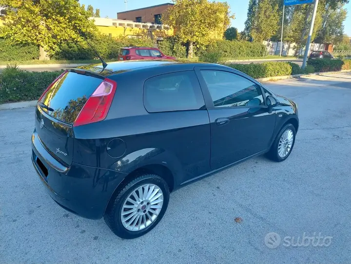 Fiat Grande Punto 2009 photo 2