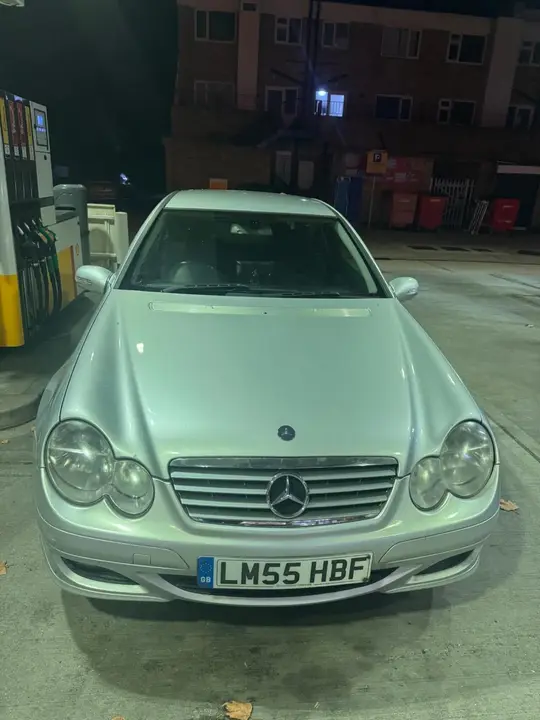 Mercedes-Benz C-Class 2005 photo 2