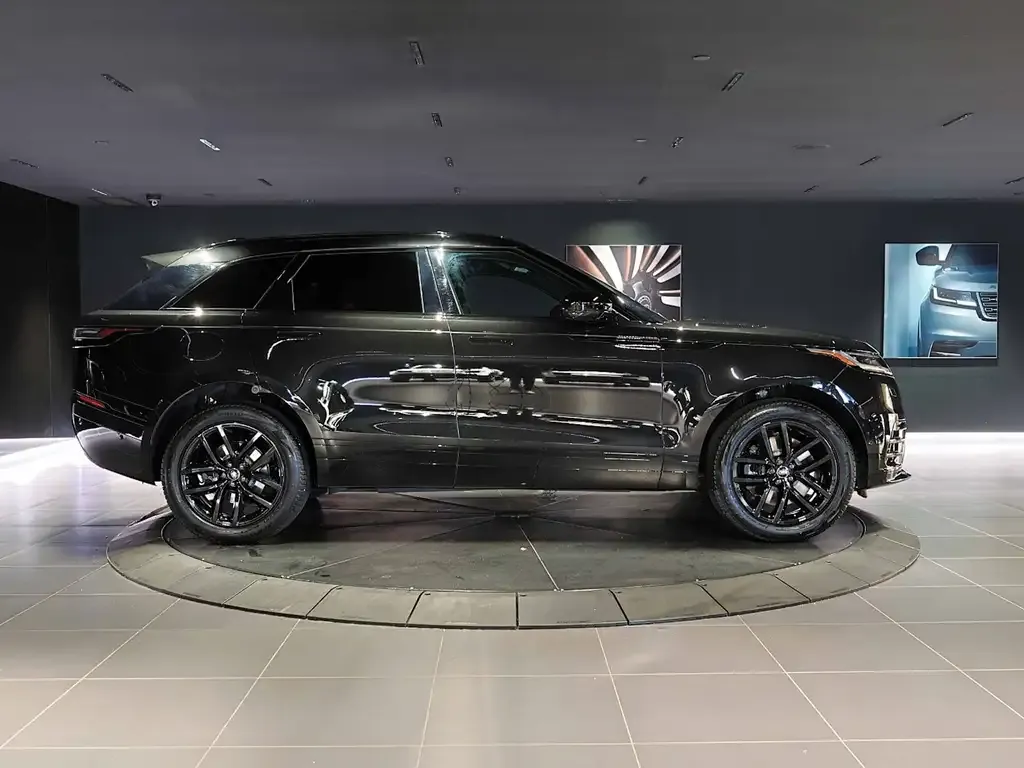 Land Rover Range Rover Velar 2026 photo 4