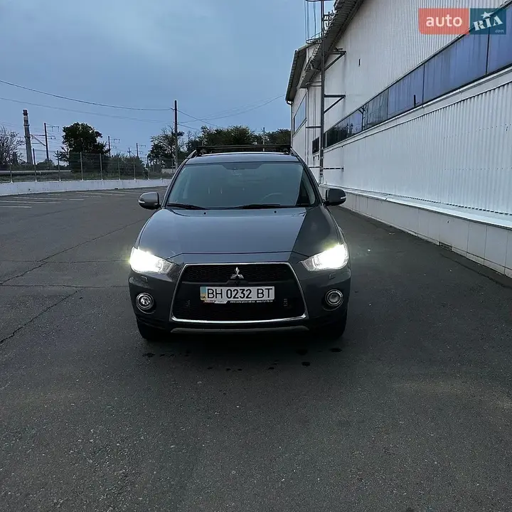 Mitsubishi Outlander 2012 photo 3