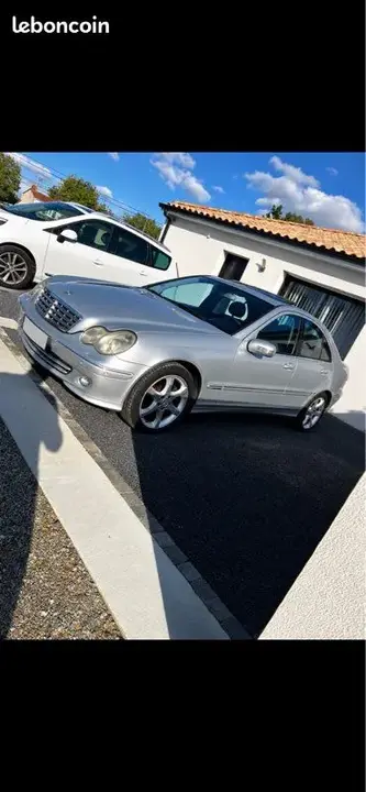 Mercedes-Benz C-Class 2005 photo 2