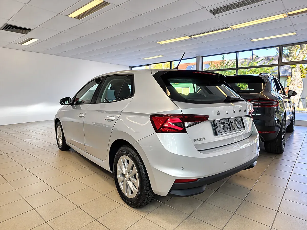 Skoda Fabia 2023 photo 3