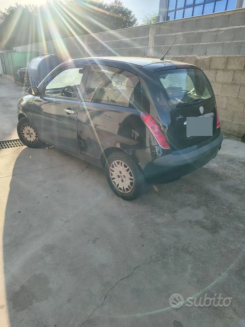 Lancia Y 2004 photo 2