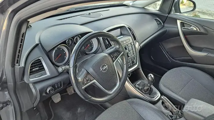 Opel Astra 2011 photo 5