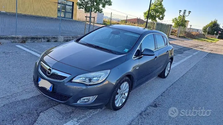 Opel Astra 2011 photo 3