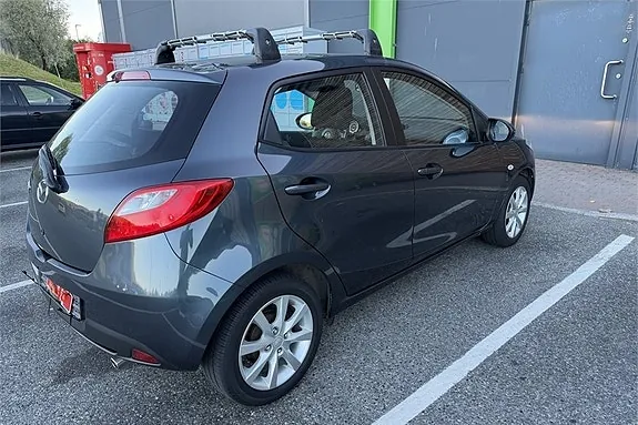 Mazda 2 2009 photo 4