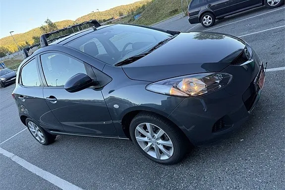 Mazda 2 2009 photo 3