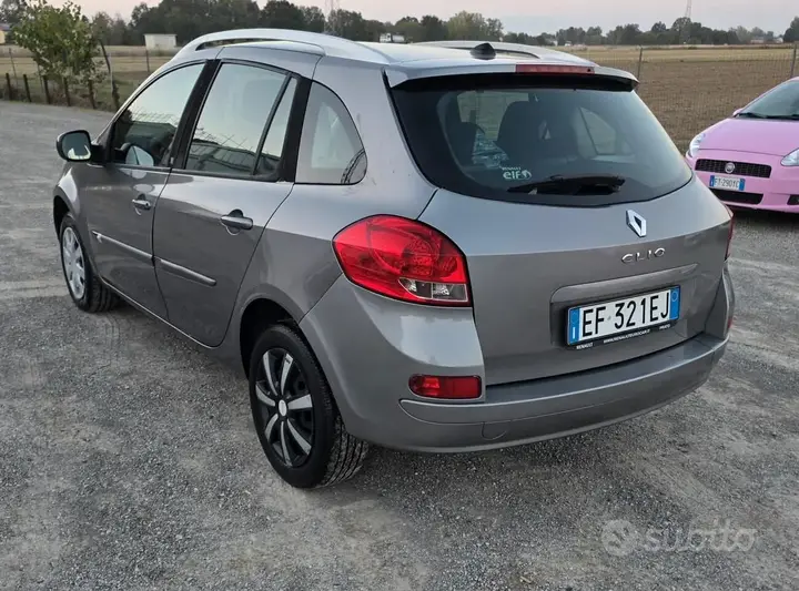 Renault Clio 2010 photo 5