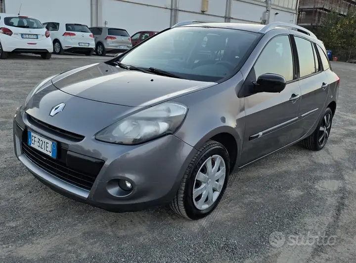 Renault Clio 2010 photo 2