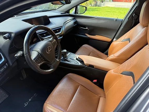 Lexus Ux250H 2019 photo 3