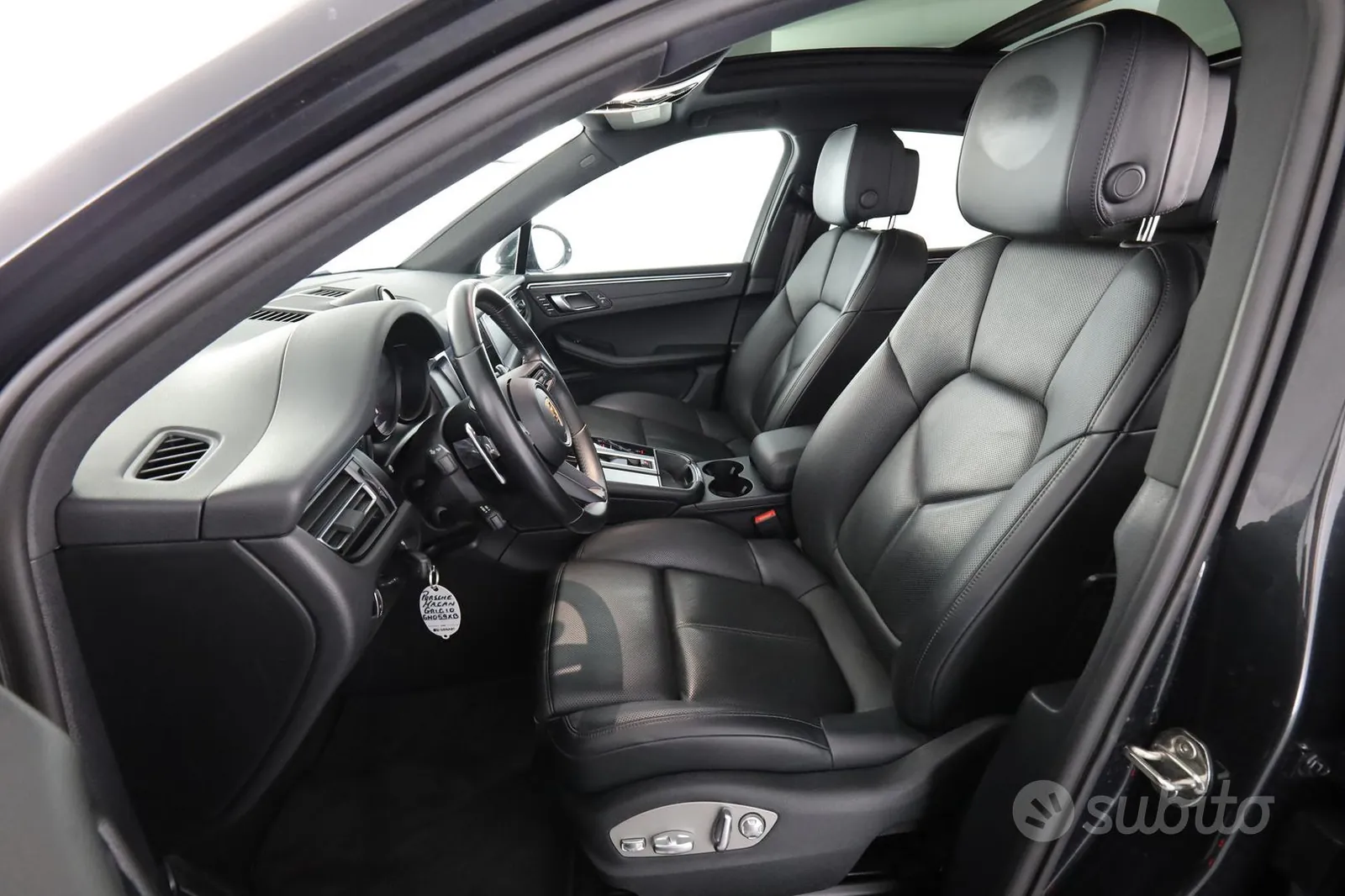 Porsche Macan 2023 photo 2