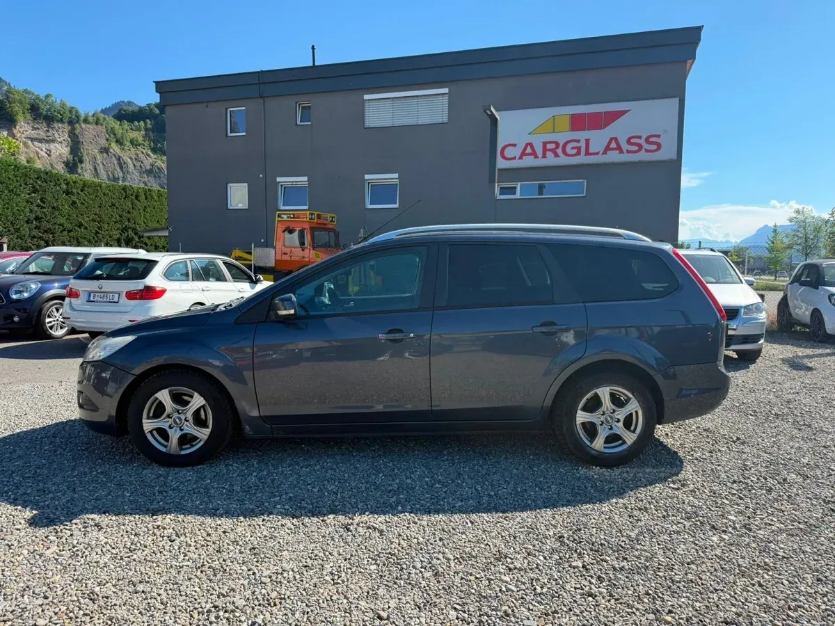 Ford Focus 2010 photo 2
