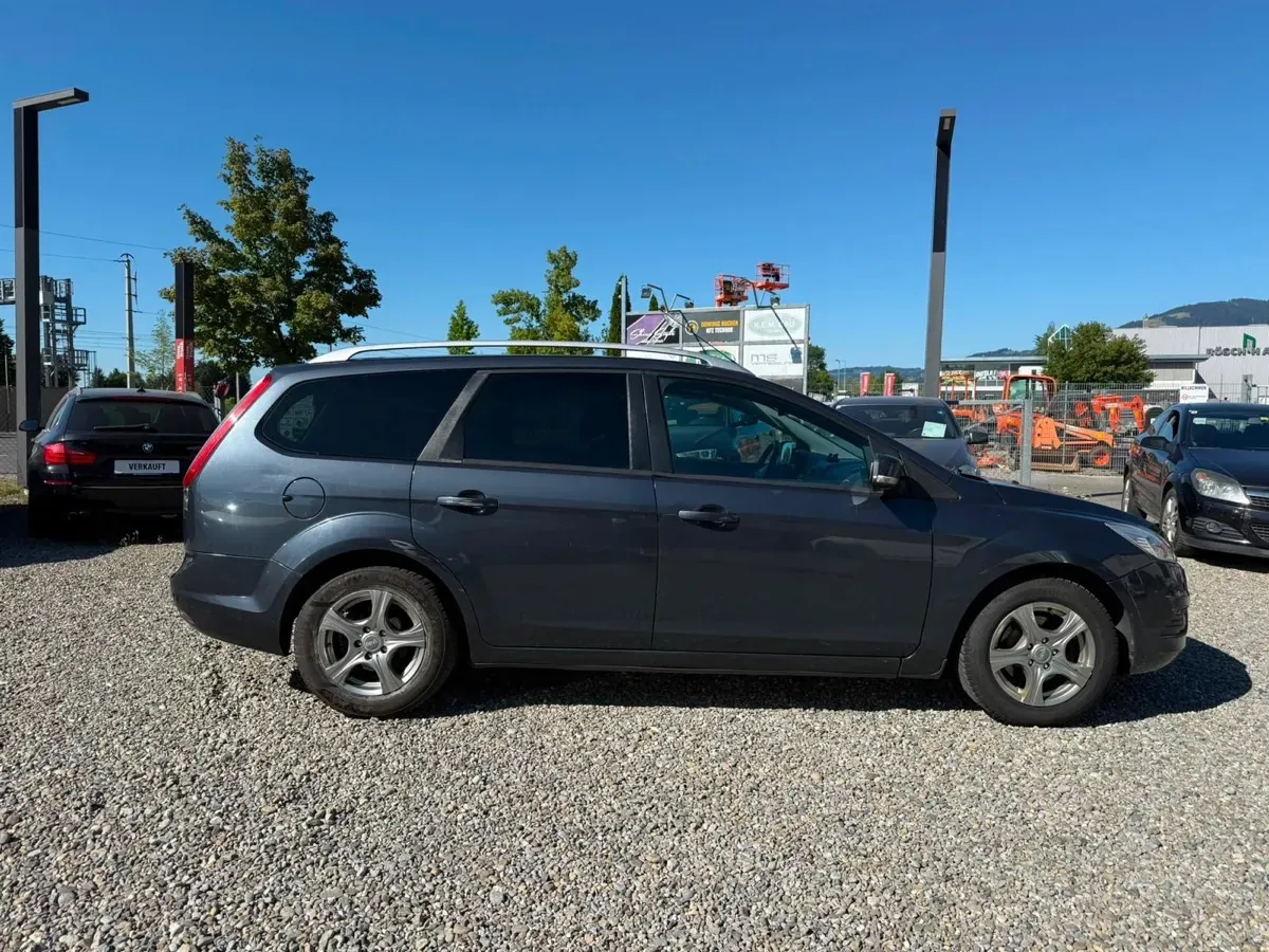 Ford Focus 2010 photo 3