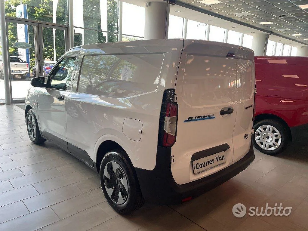 Ford Transit Courier 2024 photo 5