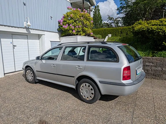 Skoda Octavia 2006 photo 2