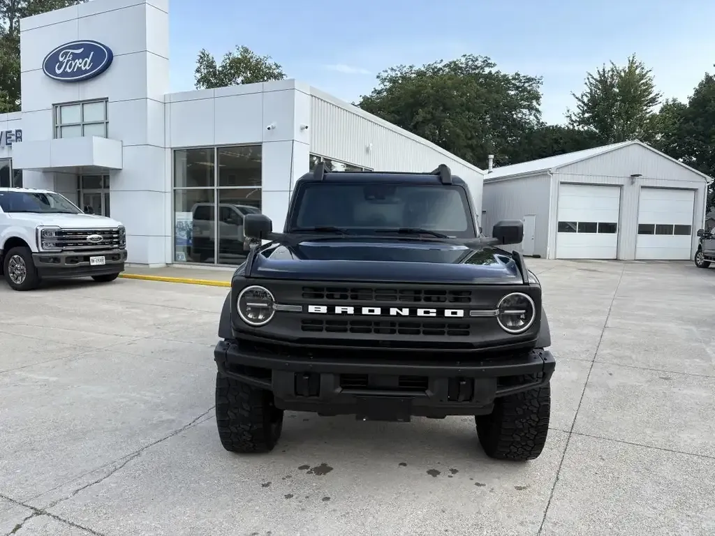 Ford Bronco 2021 photo 2