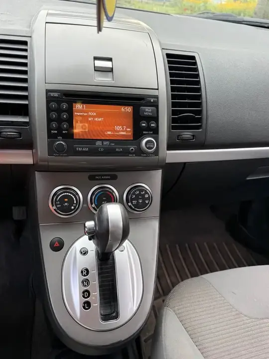 Nissan Sentra 2012 photo 2