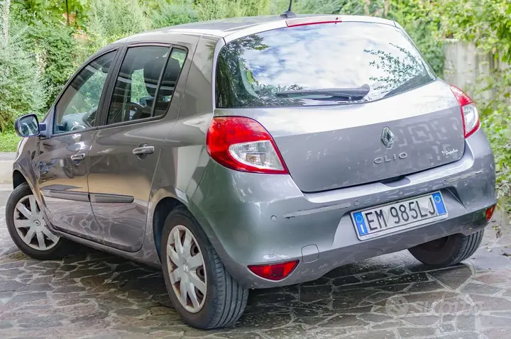 Renault Clio 2012 photo 2
