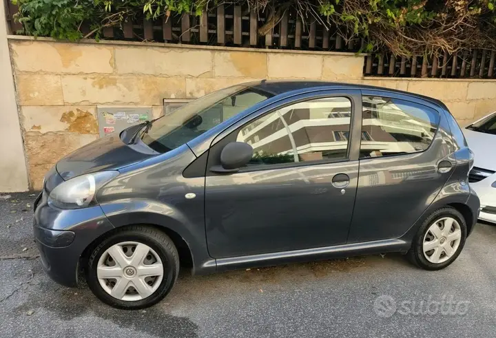 Toyota Aygo 2011 photo 2