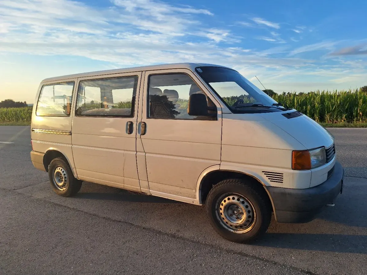Volkswagen T4 1999 photo 2