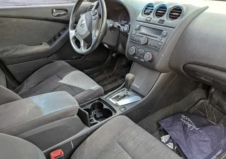Nissan Altima 2011 photo 4
