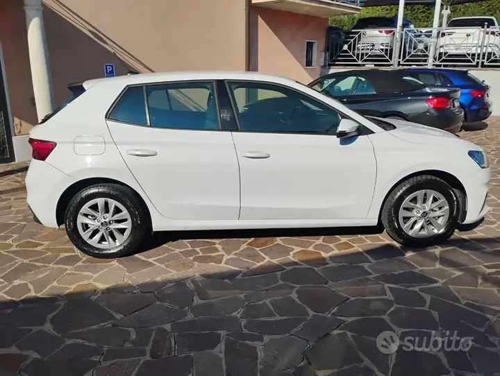 Skoda Fabia 2022 photo 2