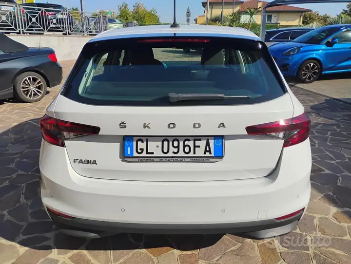 Skoda Fabia 2022 photo 4