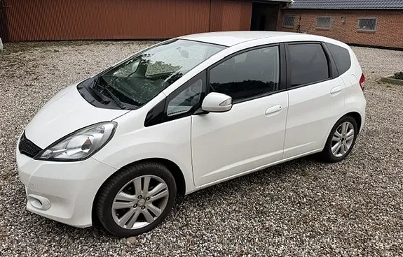 Honda Jazz 2015 photo 2