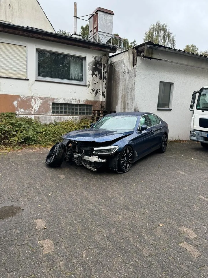 BMW G30