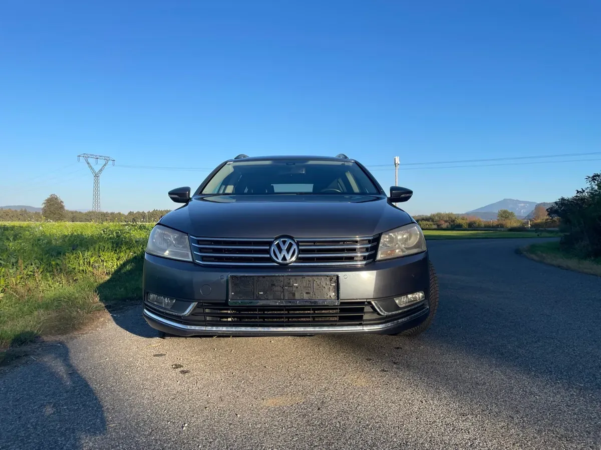 Volkswagen Passat 2011 photo 2