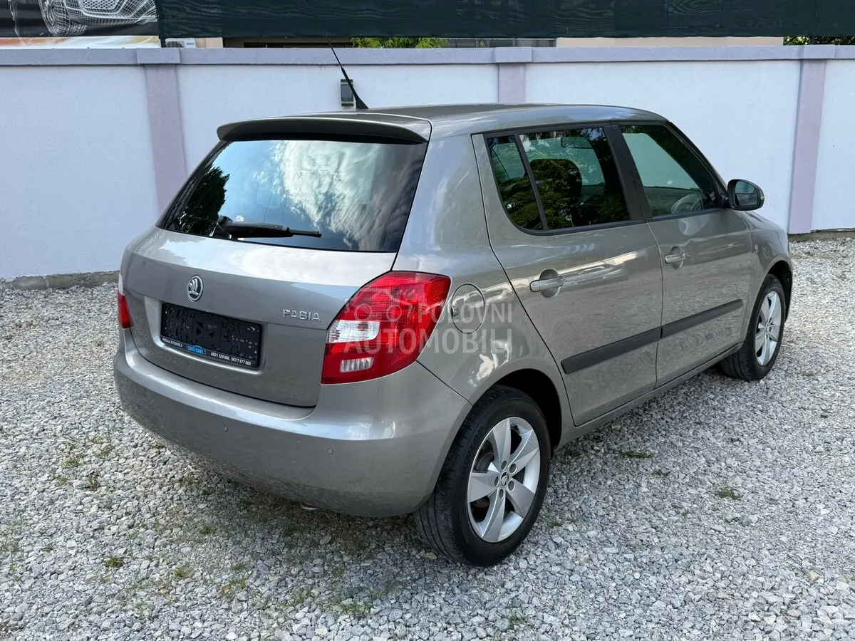Skoda Fabia 2014 photo 5