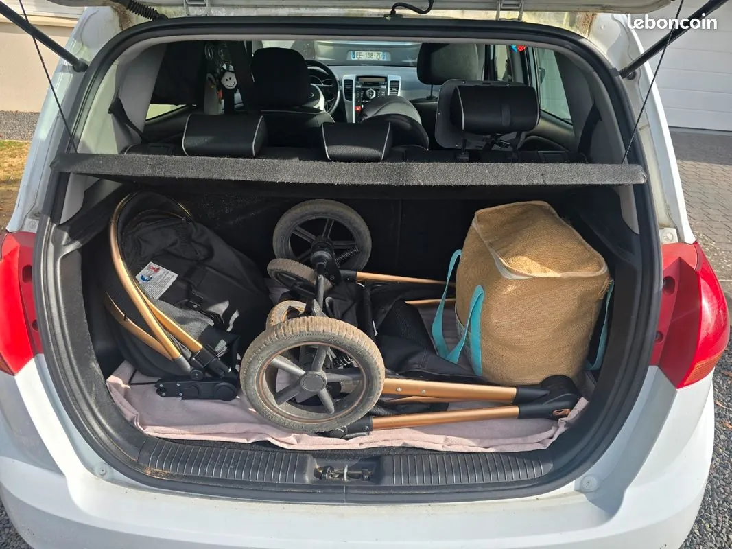 Kia Venga 2013 photo 3