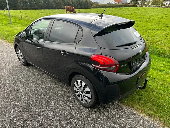Peugeot 208 2016 photo 3