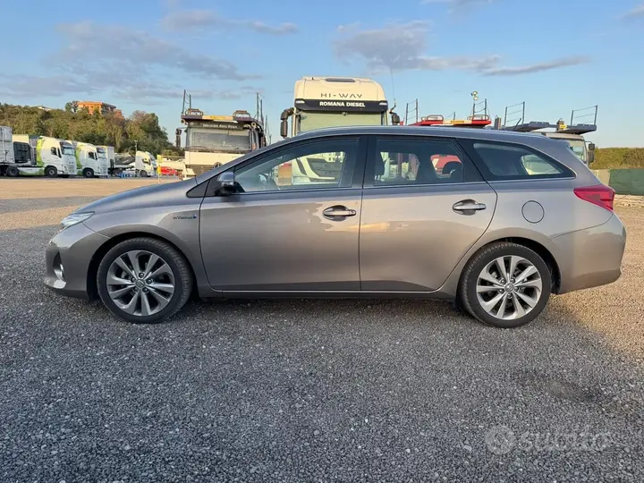 Toyota Auris 2014 photo 3