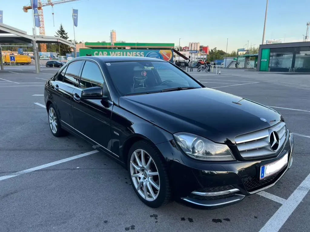 Mercedes-Benz C-Class 2011 photo 2