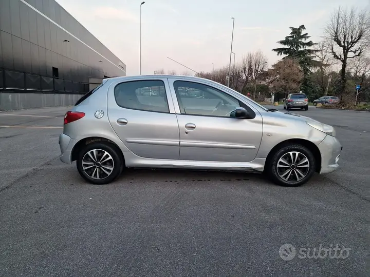Peugeot 206 2010 photo 4