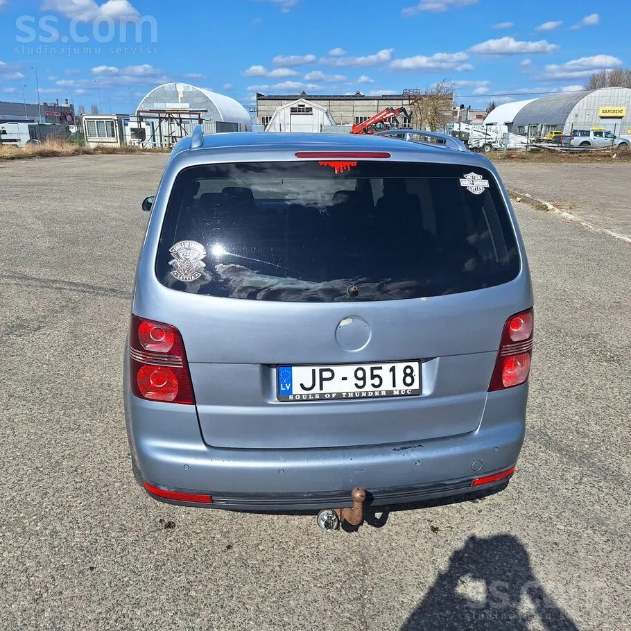 Volkswagen Touran 2007 photo 2