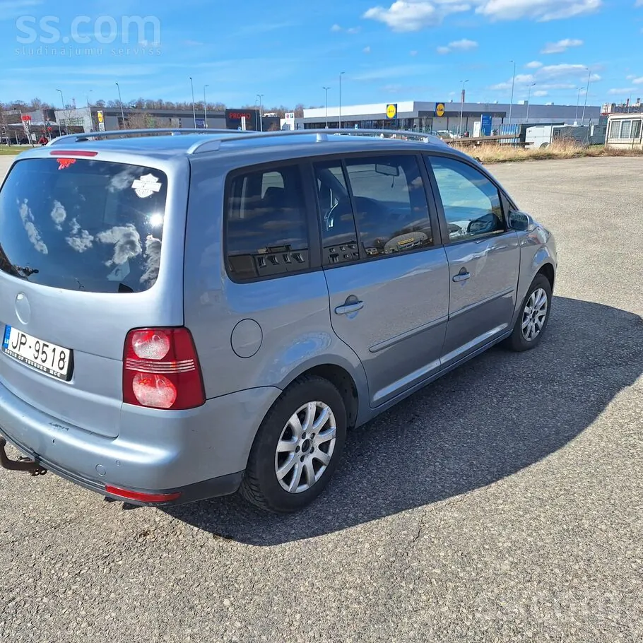 Volkswagen Touran 2007 photo 3