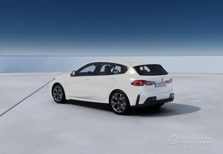 BMW 1 Series 2023 photo 2